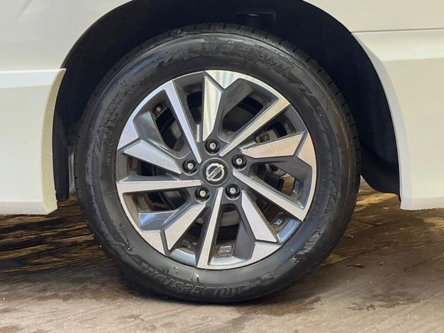 【純正16インチアルミホイール】外観にマッチした純正アルミホイールを装着しております。各種社外アルミホイールや、スタッドレスタイヤも取扱いしております。是非ご相談ください♪