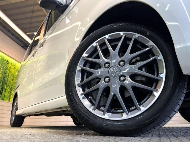 �y����15�C���`�A���~�z�C�[���z�O�ςɃ}�b�`���������A���~�z�C�[���𑕒����Ă���܂��B�e��ЊO�A���~�z�C�[����A�X�^�b�h���X�^�C�����戵�����Ă���܂��B���񂲑��k����������