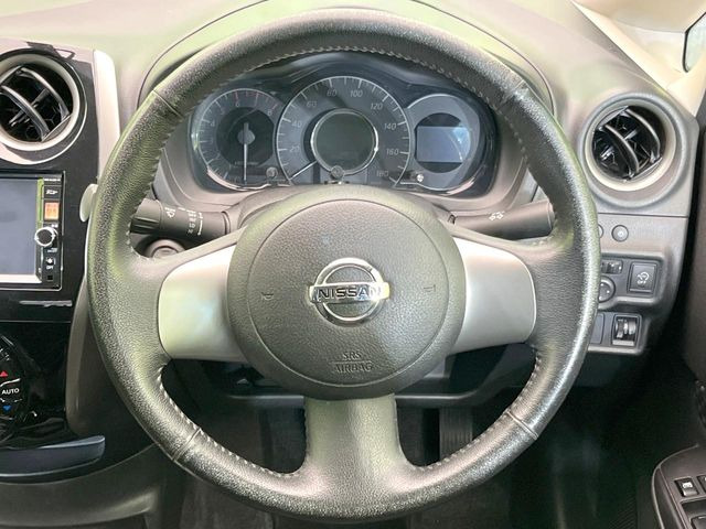 �y�����v�����X�e�A�����O�z�㎿�Ȋv���g�p���邱�ƂŁA��ɂ����������݂ƂĂ��^�]���₷���n���h���ł���