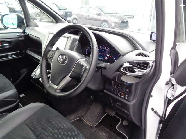 ヴォクシー1.8 ハイブリッド ZS 煌III