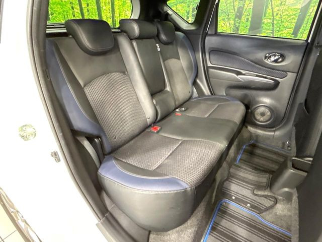 後部座席も気になるようなキズ・汚れやへたり等、大きなダメージはなく、良好な状態です。