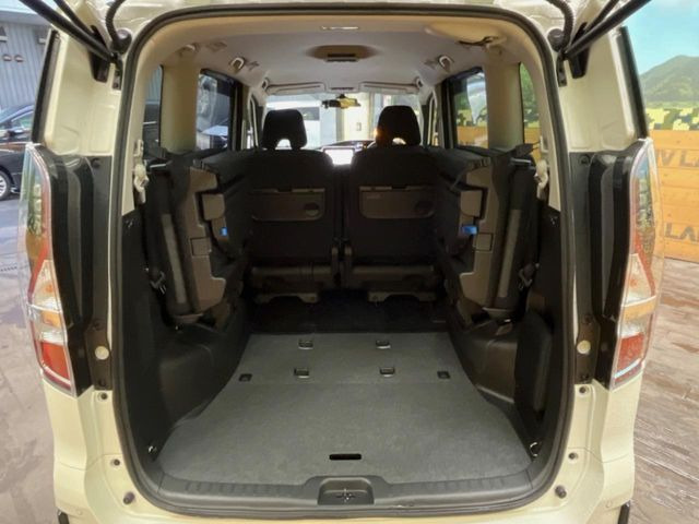 普段のお買い物や通勤、送迎等に十分な荷室スペースを確保しております。セカンドシートを倒すと、大きな荷物の積載も可能です♪
