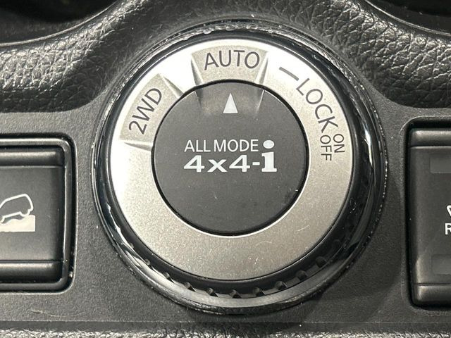 �y�I�[�����[�h4&times;4�z2WD/4WD���[�h����y�ɐ؂�ւ��\�B�R��d����2WD�A�X�^�b�N���ɖ𗧂�LOCK�AAUTO���[�h�ł�4WD�̔z���������Œ������A�H�ʏ󋵂��킸���肵��������T�|�[�g�B