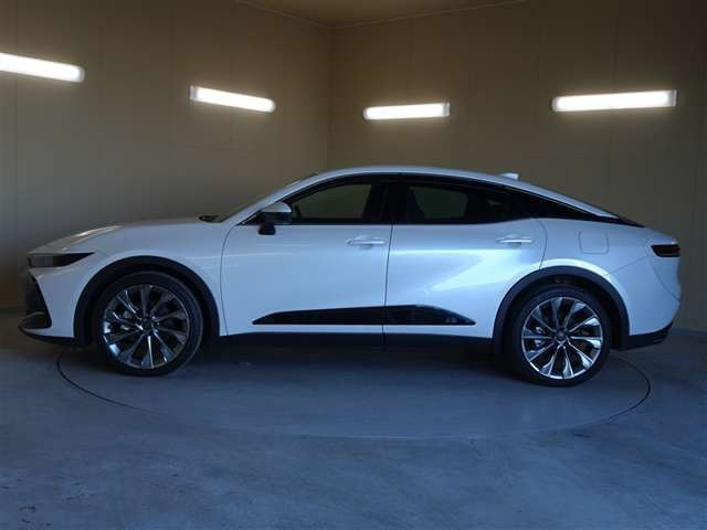 クラウンクロスオーバー2.5 G アドバンスト レザー パッケージ E-Four 4WD