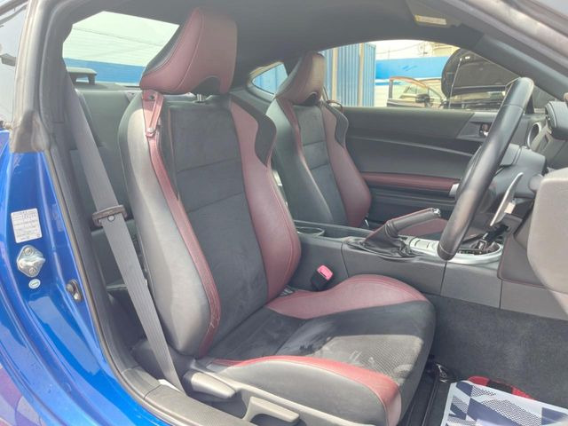 �y�n�[�t���U�[�V�[�g�z�������ƍ���S�n�𗼗������l�C�̃V�[�g���w�ʁE���ʂ̃t�@�u���b�N�f�ނ́A�ʋC���̗ǂ��⊊��ɂ����ɗD��Ă��܂��B�C���╞���ɍ��E���ꂸ���K�ɂ���肢�������܂��B