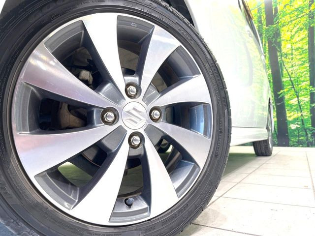 �y����15�C���`�A���~�z�C�[���z�O�ςɃ}�b�`���������A���~�z�C�[���𑕒����Ă���܂��B�e��ЊO�A���~�z�C�[����A�X�^�b�h���X�^�C�����戵�����Ă���܂��B���񂲑��k����������