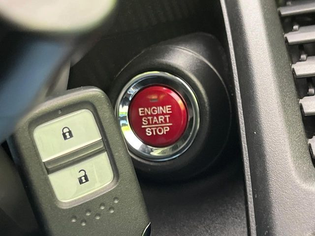 �yHonda�X�}�[�g�L�[�z�J�o����|�P�b�g�ɓ��ꂽ�܂܂ł��h�A�̎{���E�������\�ȃX�}�[�g�L�[�𑕔��B�G���W���̃I���E�I�t�����J�M�����o���K�v����������Ƃ��Ă��֗��ł���