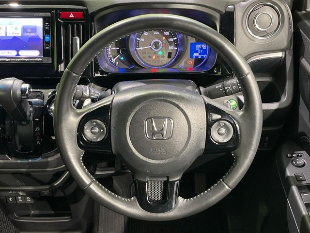 �y�X�e�A�����O�X�C�b�`�z�^�]���A�O������ڐ������炷���ƂȂ��A�I�[�f�B�I���̑��삪�\�ȕ֗��@�\!���S&���K�ȃh���C�u�����o���Ă���܂���