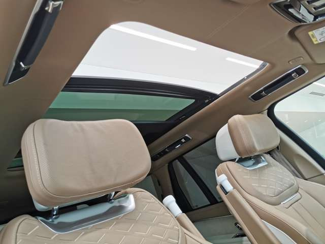 レンジローバーSV 4.4L P530 スタンダードホイールベース 4WD