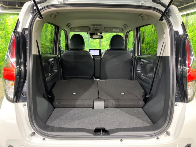 ���i�̂���������ʋ΁A���}���ɏ\���ȉ׎��X�y�[�X���m�ۂ��Ă���܂��B�Z�J���h�V�[�g��|���ƁA�傫�ȉו��̐ύڂ��\�ł���