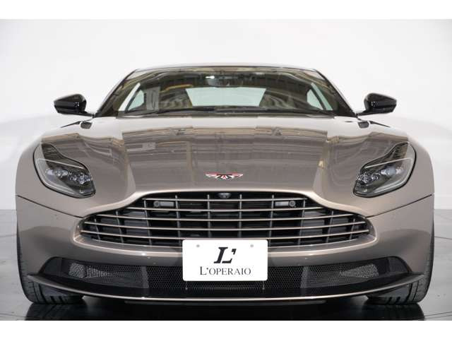 ��p�A���]�i�u�����Y�̊O���͌��̓�������ŕ\���ς��A��i�ȑ��݊������o���܂��B