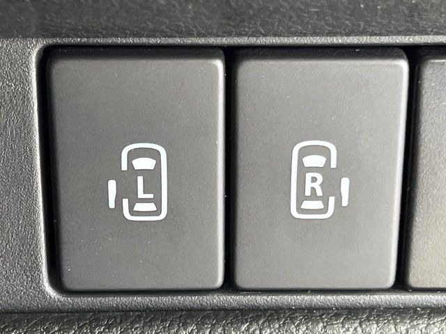 【両側パワースライドドア】スマートキーや運転席のスイッチで後席両側スライドドアの開閉が可能♪電動だから力を入れてドアを開ける必要が無く、小さなお子様でも簡単に開け閉めでき快適です♪