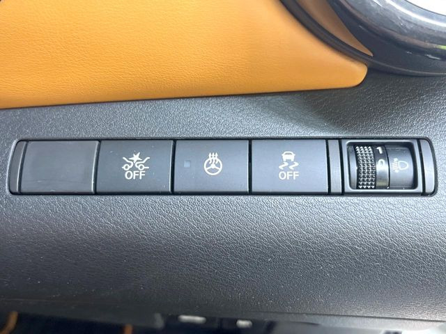 【インテリジェントエマージェンシーブレーキ】フロントカメラで前方の車両や歩行者を検知。衝突しそうな時は衝突被害軽減ブレーキが作動、衝突回避をサポート。より安全にドライブをお楽しみいただけます。