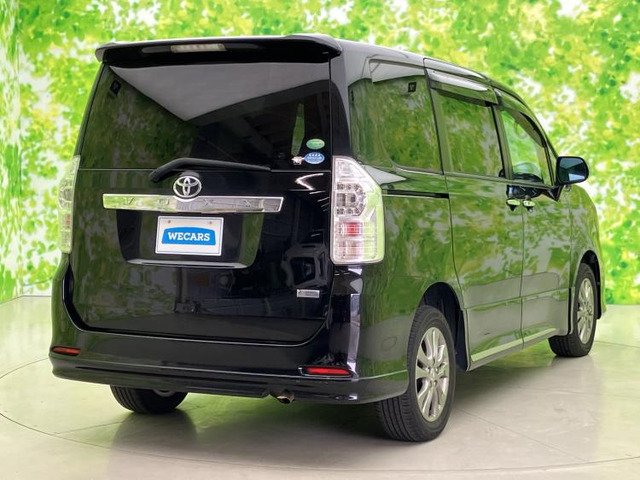 ヴォクシー2.0 ZS 煌III 4WD