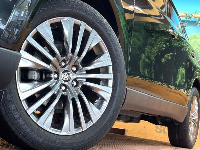 【純正19インチアルミホイール】外観にマッチした純正アルミホイールを装着しております。各種社外アルミホイールや、スタッドレスタイヤも取扱いしております。是非ご相談ください♪