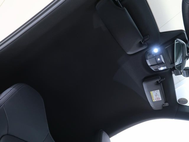 天井内張の状態も良く、シミ・汚れなどありません。またタバコ臭やペット臭等も感じられませんので、快適にお使いいただけます。