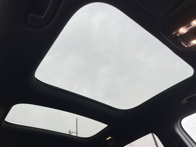 ���p�m���~�b�N�X���C�f�B���O���[�t::�唗�͂̃p�m���}���[�t�́A�㕔���Ȃɂ܂ő����Ă���A�J���I�ȋ�Ԃ����y���݂��������܂��B