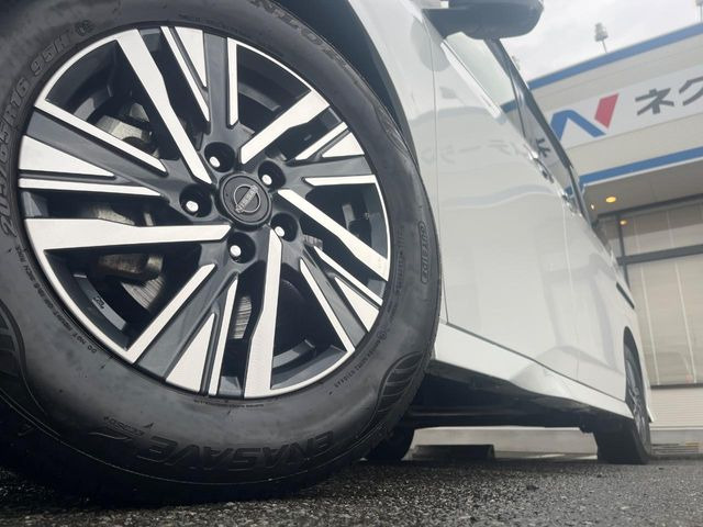 �y����16�C���`�A���~�z�C�[���z�O�ςɃ}�b�`���������A���~�z�C�[���𑕒����Ă���܂��B�e��ЊO�A���~�z�C�[����A�X�^�b�h���X�^�C�����戵�����Ă���܂��B���񂲑��k����������