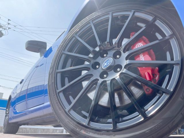 �y����18�C���`�A���~�z�C�[���z�O�ςɃ}�b�`���������A���~�z�C�[���𑕒����Ă���܂��B�e��ЊO�A���~�z�C�[����A�X�^�b�h���X�^�C�����戵�����Ă���܂��B���񂲑��k����������