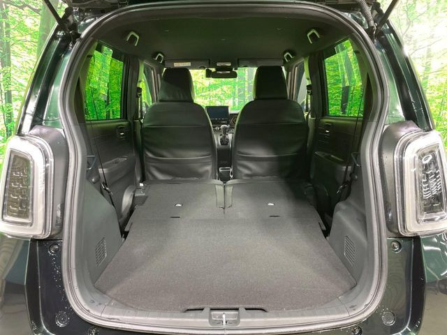 ���i�̂���������ʋ΁A���}���ɏ\���ȉ׎��X�y�[�X���m�ۂ��Ă���܂��B�Z�J���h�V�[�g��|���ƁA�傫�ȉו��̐ύڂ��\�ł���