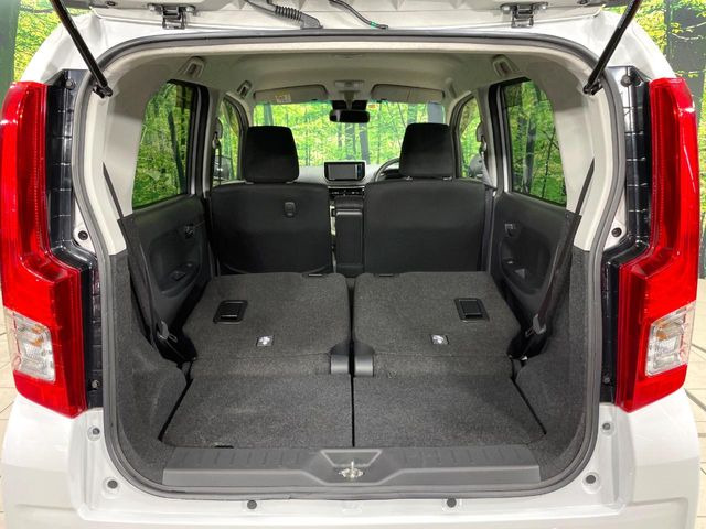 ���i�̂���������ʋ΁A���}���ɏ\���ȉ׎��X�y�[�X���m�ۂ��Ă���܂��B�Z�J���h�V�[�g��|���ƁA�傫�ȉו��̐ύڂ��\�ł���