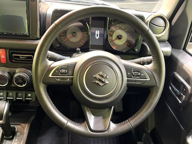 �y�����v�����X�e�A�����O�z�㎿�Ȋv���g�p���邱�ƂŁA��ɂ����������݂ƂĂ��^�]���₷���n���h���ł���