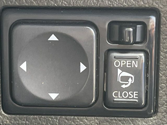 �y�d���i�[�~���[�z�T�C�h�~���[�͓d���i�[���ƂȂ��Ă���A�������ԏ�ł��L�Y�������X�N��}�����܂��B