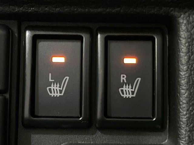 【シートヒーター】寒い日に重宝するシートヒーター!エアコンより早く温まってくれるので寒がりの人も安心ですね♪エアコンの温風は乾燥するから苦手、という方にもをおすすめです。