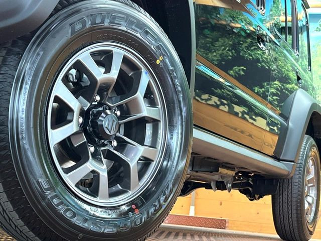 【純正15インチアルミホイール】外観にマッチした純正アルミホイールを装着しております。各種社外アルミホイールや、スタッドレスタイヤも取扱いしております。是非ご相談ください♪