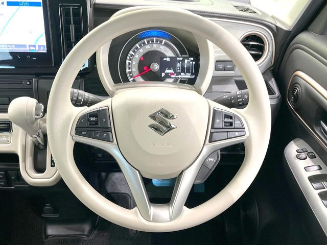 【ステアリングスイッチ】運転中、前方から目線をそらすことなく、オーディオ等の操作が可能な便利機能!安心&快適なドライブを演出してくれます♪