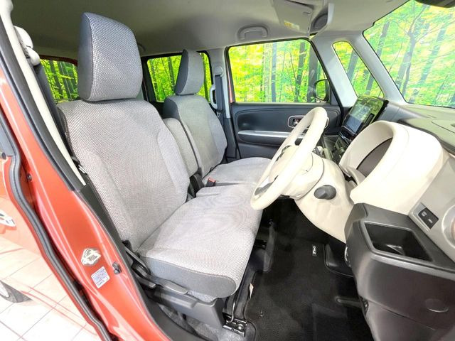 運転席シート廻りは使用感も少なく、良好な状態となっています。丁寧に使われていたことがよくわかりますね。