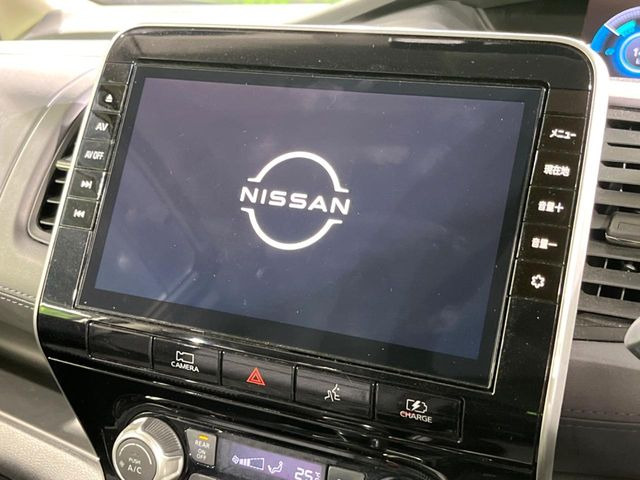 【純正ナビ】人気の純正ナビを装備。オーディオ機能も充実しており、Bluetooth接続すればお持ちのスマホやMP3プレイヤーの音楽を再生可能!毎日の運転がさらに楽しくなります!!