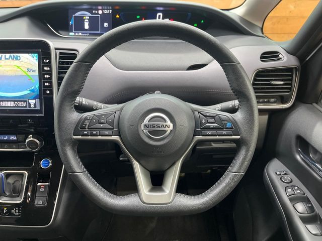 �y�����v�����X�e�A�����O�z�㎿�Ȋv���g�p���邱�ƂŁA��ɂ����������݂ƂĂ��^�]���₷���n���h���ł���