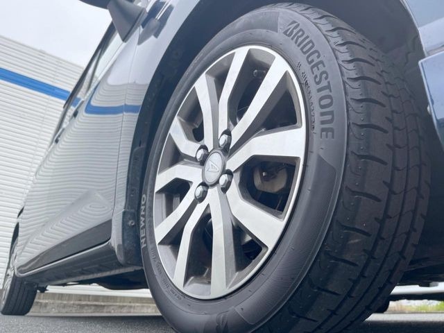 �y�����A���~�z�C�[���z�O�ςɃ}�b�`���������A���~�z�C�[���𑕒����Ă���܂��B�e��ЊO�A���~�z�C�[����A�X�^�b�h���X�^�C�����戵�����Ă���܂��B���񂲑��k����������