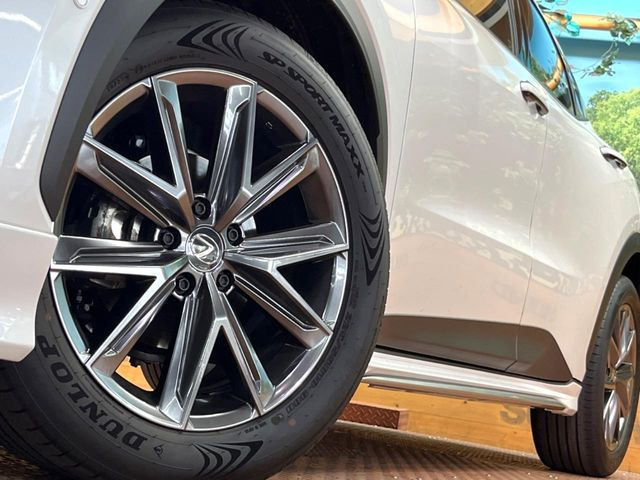 �y����18�C���`�A���~�z�C�[���z�O�ςɃ}�b�`���������A���~�z�C�[���𑕒����Ă���܂��B�e��ЊO�A���~�z�C�[����A�X�^�b�h���X�^�C�����戵�����Ă���܂��B���񂲑��k����������