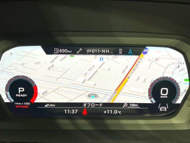 ���o�[�`�����R�b�N�s�b�g:�S�̂��t���p�l���ƂȂ��Ă����i�I�ȃ��[�^�[�p�l���B�ʏ�̃X�s�[�h���[�^�[�Ƃ��Ă̋@�\�͂������A�i�r�E�I�[�f�B�I�@�\�̊m�F�E������ł��A�^�]�ɏW�����₷���Ȃ��Ă���܂��B