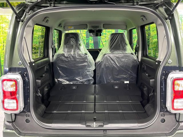 ���i�̂���������ʋ΁A���}���ɏ\���ȉ׎��X�y�[�X���m�ۂ��Ă���܂��B�Z�J���h�V�[�g��|���ƁA�傫�ȉו��̐ύڂ��\�ł���