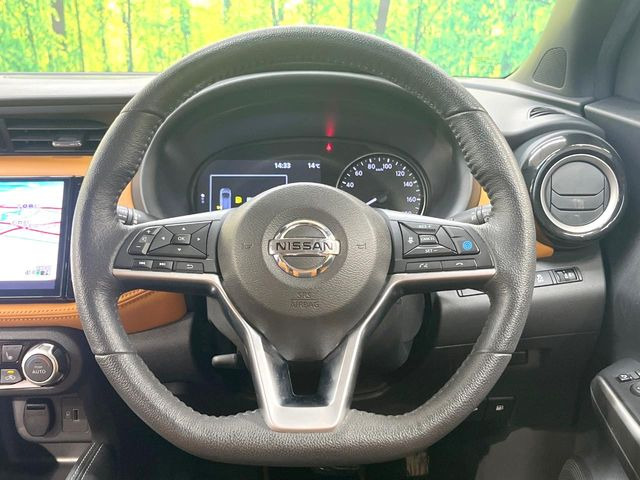 ステアリングも使用感が少なく、きれいな状態となっております♪