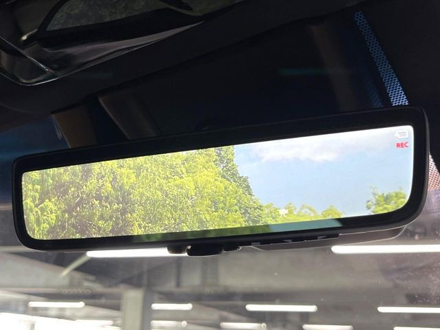 【デジタルインナーミラー】カメラが撮影した車両後方の映像をルームミラー内に表示。クリアな視界で状況の確認が可能です!※ドラレコ機能ご利用には別途SDカードをご用意いただく場合があります。