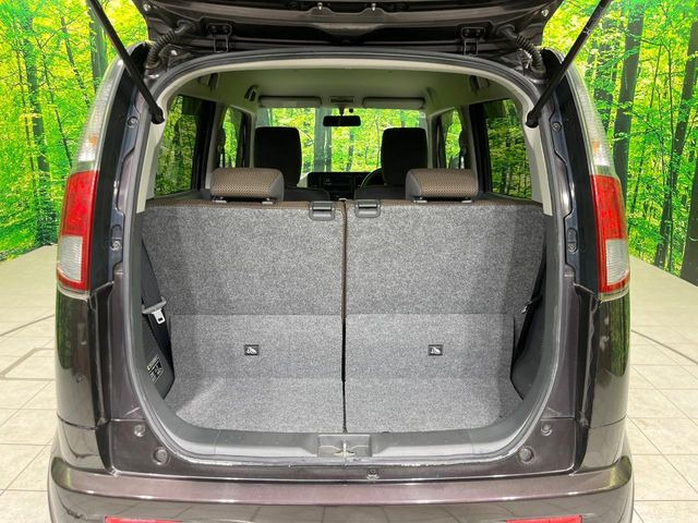 ���i�̂���������ʋ΁A���}���ɏ\���ȉ׎��X�y�[�X���m�ۂ��Ă���܂��B�Z�J���h�V�[�g��|���ƁA�傫�ȉו��̐ύڂ��\�ł���