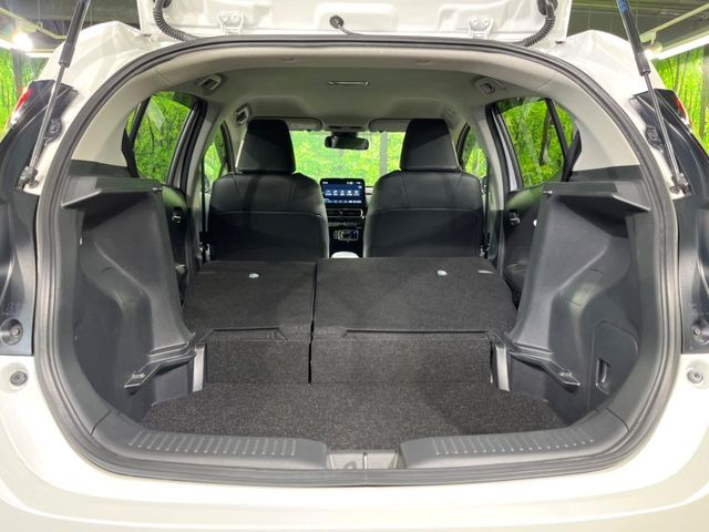 ���i�̂���������ʋ΁A���}���ɏ\���ȉ׎��X�y�[�X���m�ۂ��Ă���܂��B�Z�J���h�V�[�g��|���ƁA�傫�ȉו��̐ύڂ��\�ł���