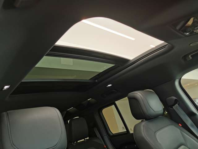 ディフェンダー110 X ダイナミック HSE 3.0L D300 ディーゼル 4WD