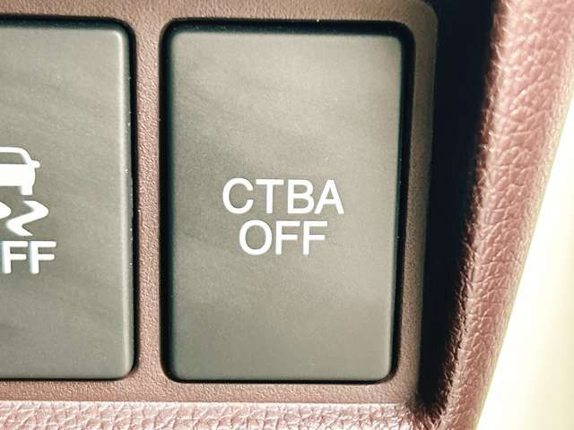 �y�Փˌy�����u�z���s���ɑO���̎ԗ�����F�����A�Փ˂������Ȏ��͌x��ƃu���[�L�ŏՓˉ���Ɣ�Q�y�����A�V�X�g�B�����S�Ƀh���C�u�����y���݂��������܂��B