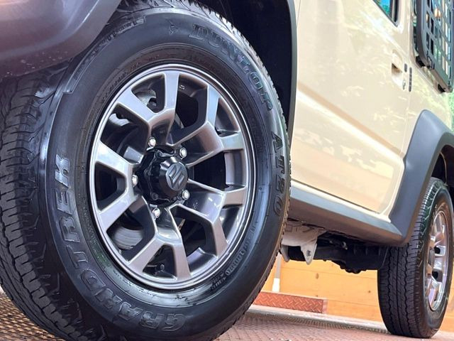 �y����15�C���`�A���~�z�C�[���z�O�ςɃ}�b�`���������A���~�z�C�[���𑕒����Ă���܂��B�e��ЊO�A���~�z�C�[����A�X�^�b�h���X�^�C�����戵�����Ă���܂��B���񂲑��k����������