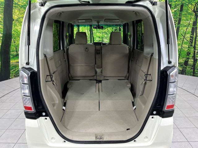 ���i�̂���������ʋ΁A���}���ɏ\���ȉ׎��X�y�[�X���m�ۂ��Ă���܂��B�Z�J���h�V�[�g��|���ƁA�傫�ȉו��̐ύڂ��\�ł���