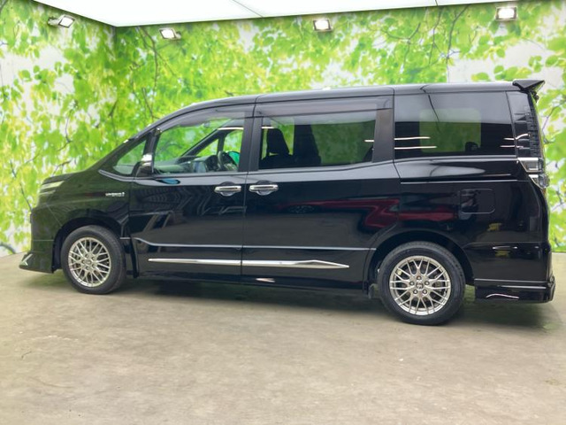 ヴォクシー1.8 ハイブリッド ZS 煌III