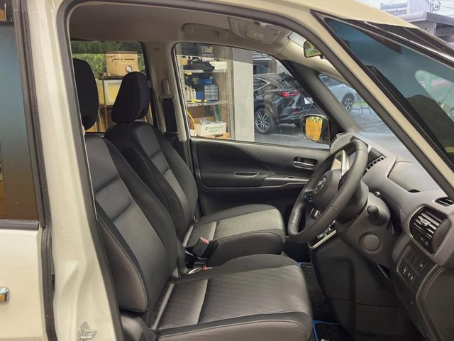 運転席シート廻りは使用感も少なく、良好な状態となっています。丁寧に使われていたことがよくわかりますね。