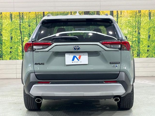 安心の最長10年・走行無制限保証(有償)をご用意。保証内容も充実はもちろん、無料点検&オイル交換や、年中無休の全国・24時間ロードサービスも付帯されておりますのでご安心下さい。