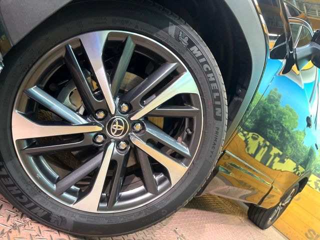 �y����18�C���`�A���~�z�C�[���z�O�ςɃ}�b�`���������A���~�z�C�[���𑕒����Ă���܂��B�e��ЊO�A���~�z�C�[����A�X�^�b�h���X�^�C�����戵�����Ă���܂��B���񂲑��k����������