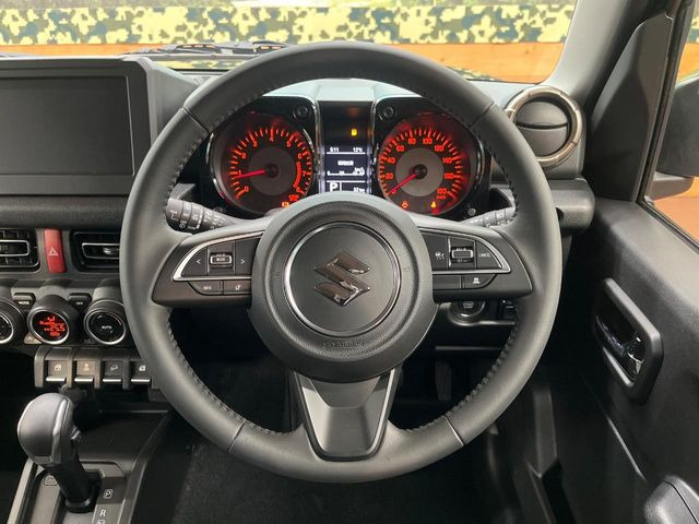 �y�����v�����X�e�A�����O�z�㎿�Ȋv���g�p���邱�ƂŁA��ɂ����������݂ƂĂ��^�]���₷���n���h���ł���